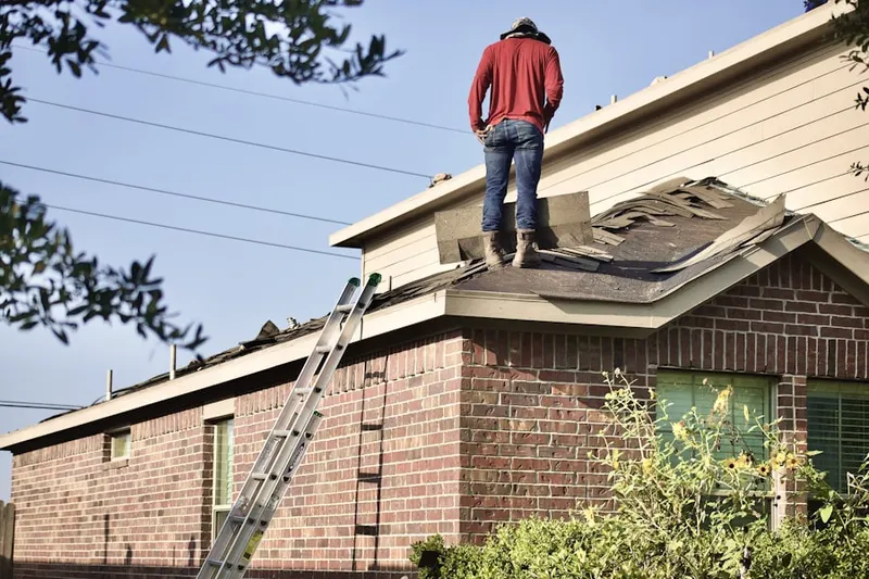 Professional roofer working on a residential roof in Central Maverick Square - Paris Street